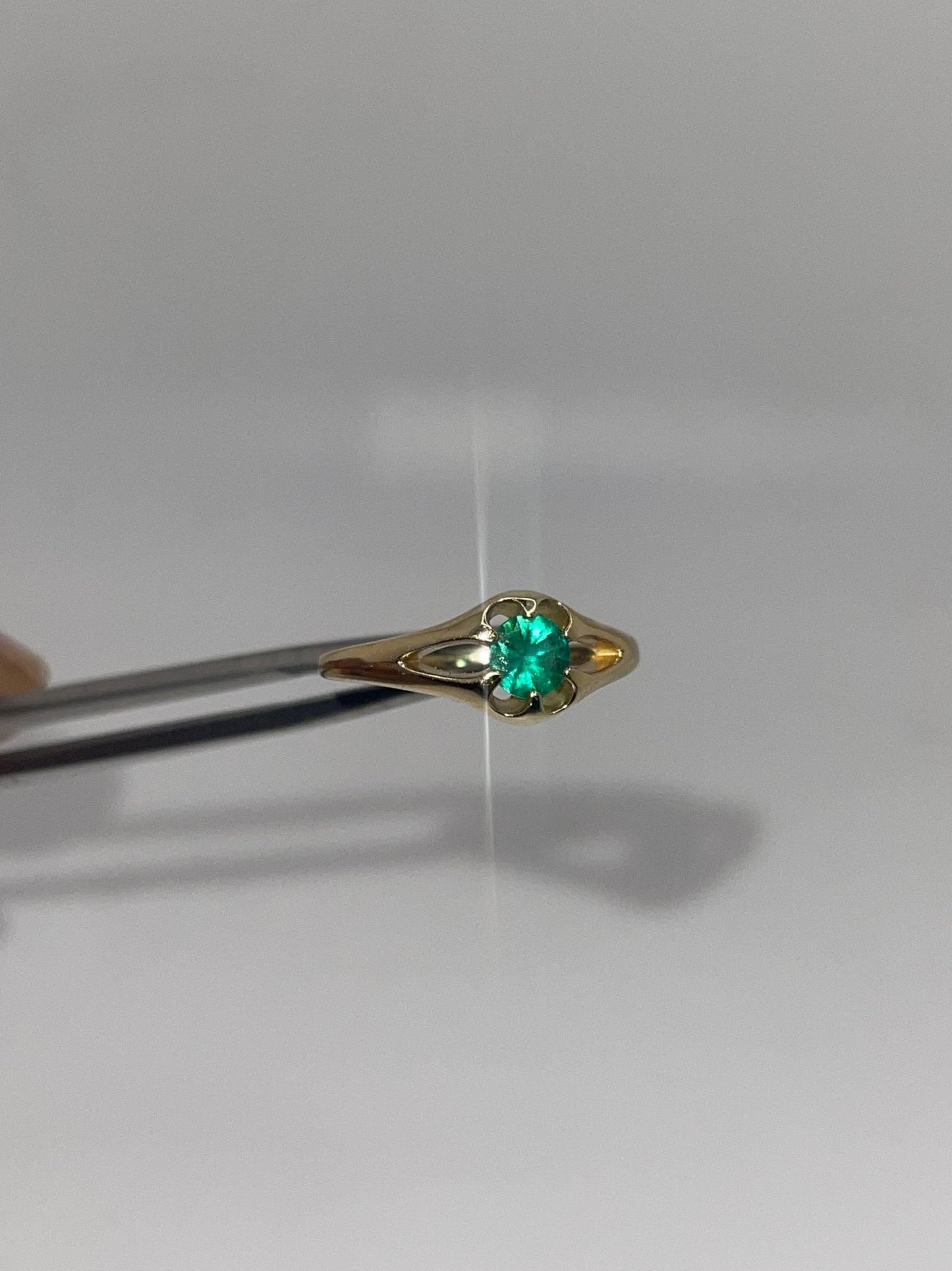 Natural Emerald Belcher Ring - ALIZETI FINE